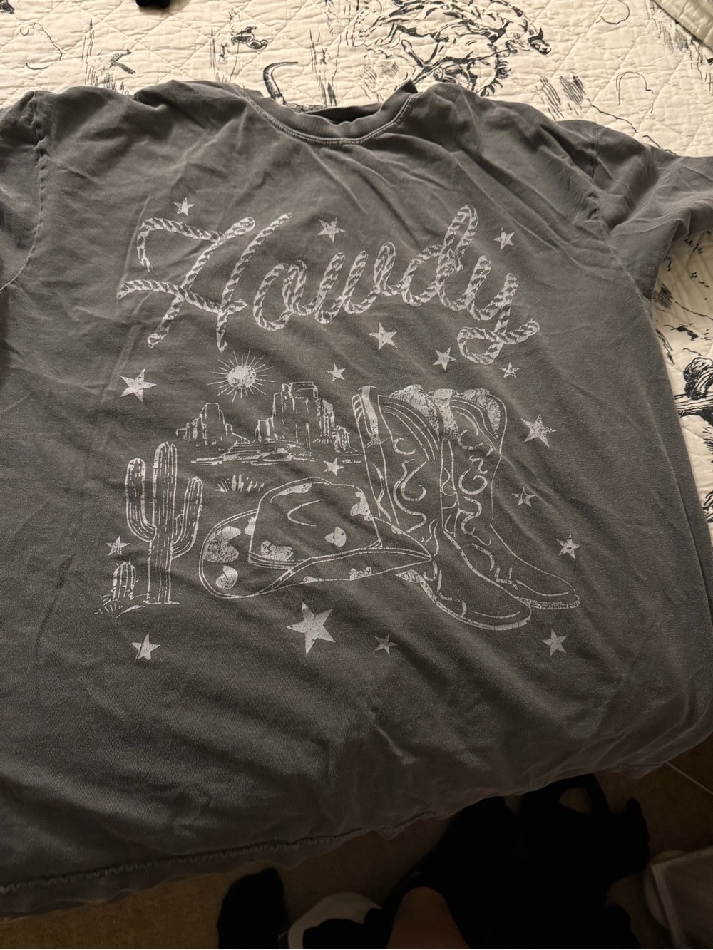 Howdy Graphic Tee - Gray